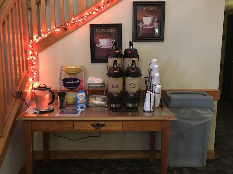 ホテル Moose Lake Lodge & Suites