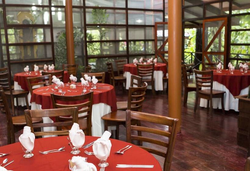 Hotel Pachira Lodge