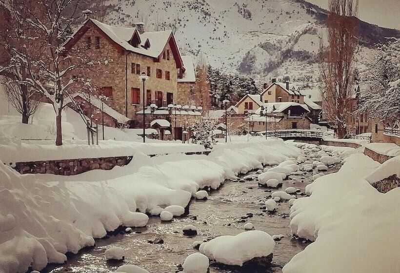 هتل Valle De Izas