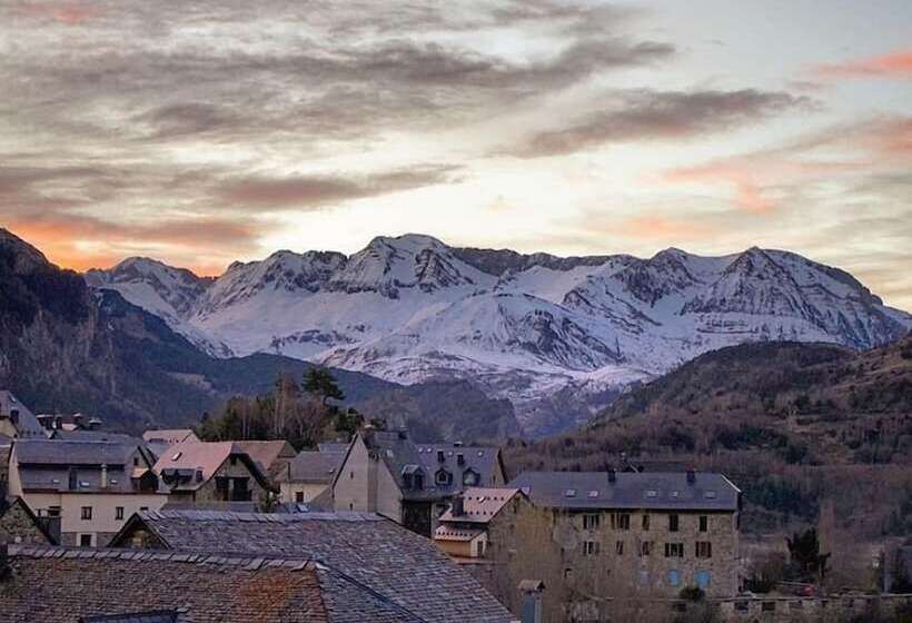 هتل Valle De Izas