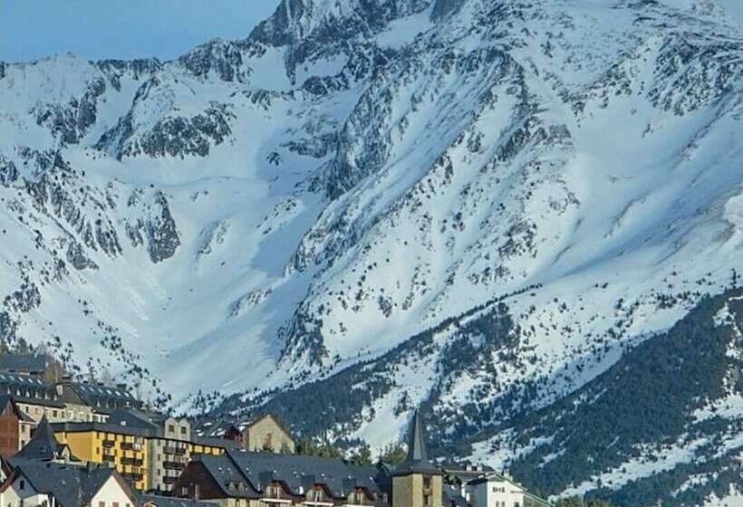 هتل Valle De Izas