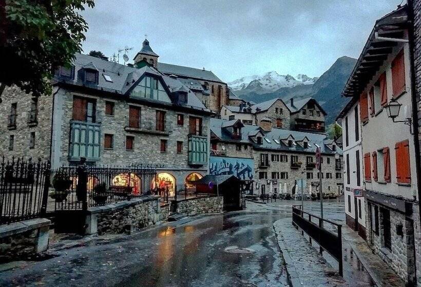 هتل Valle De Izas