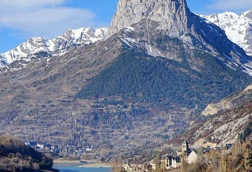 هتل Valle De Izas