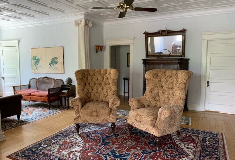 הוסטל Hillholm Estate