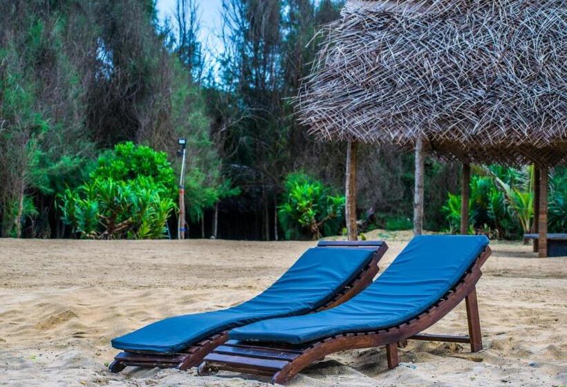 호텔 Omeesha Beach