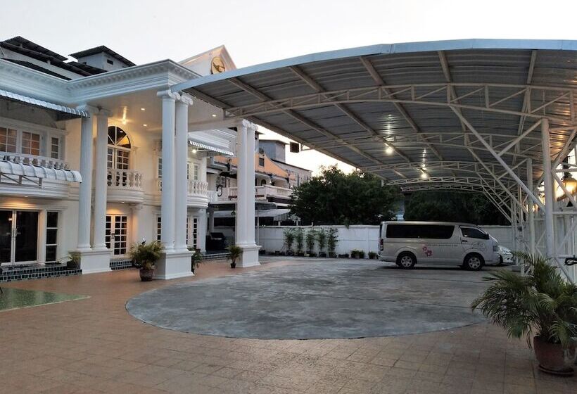 هتل Baan Sai Thong