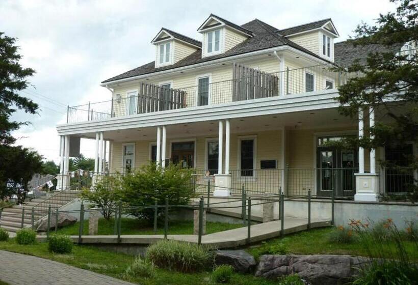 فندق The Burleigh Falls Inn & Suites