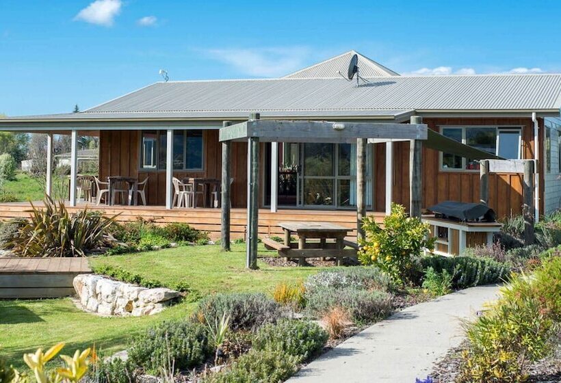 בית מלון כפרי Eden's Edge Lodge