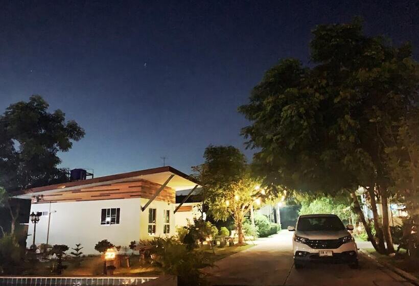 هتل Me And Tree Villa