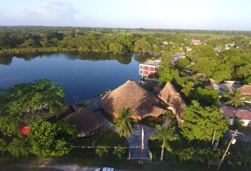 Lamanai Hotel & Marina
