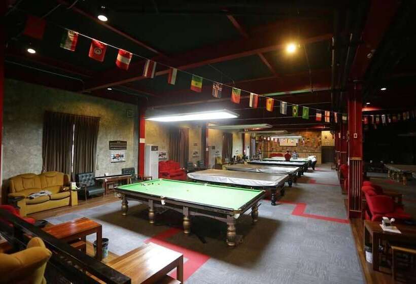 One Four Seven Hotel & Snooker Bar
