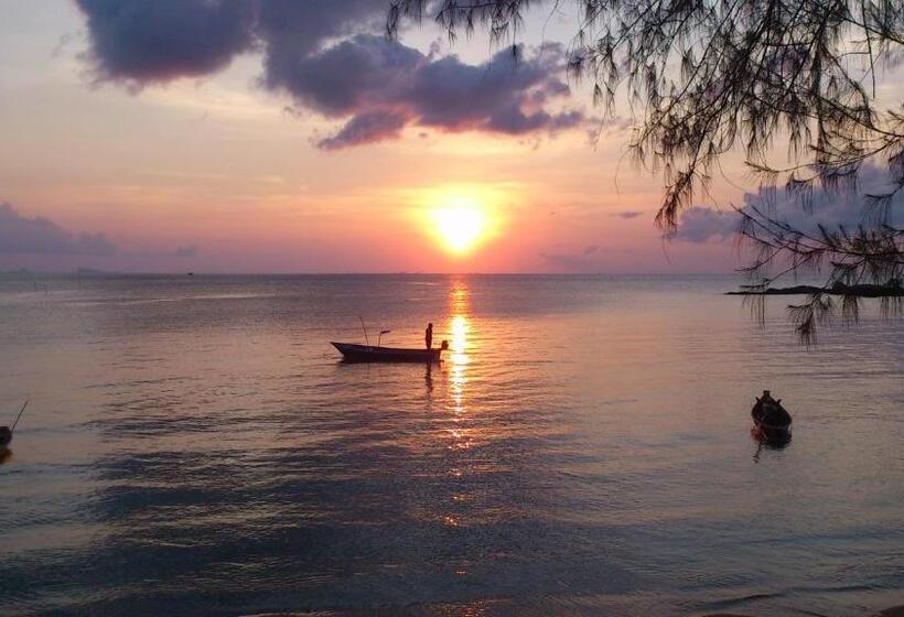 Haad Chao Phao Resort