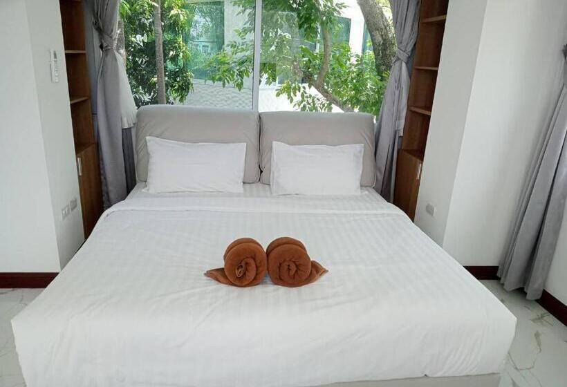 Baanmontra Beach Resort Bankrut