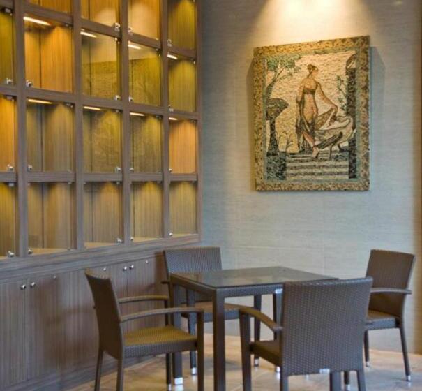D Hotel & Suites