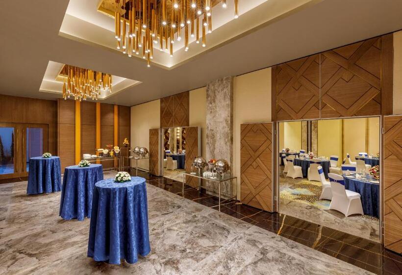 Отель Bellevue Sarovar Premiere Junagadh