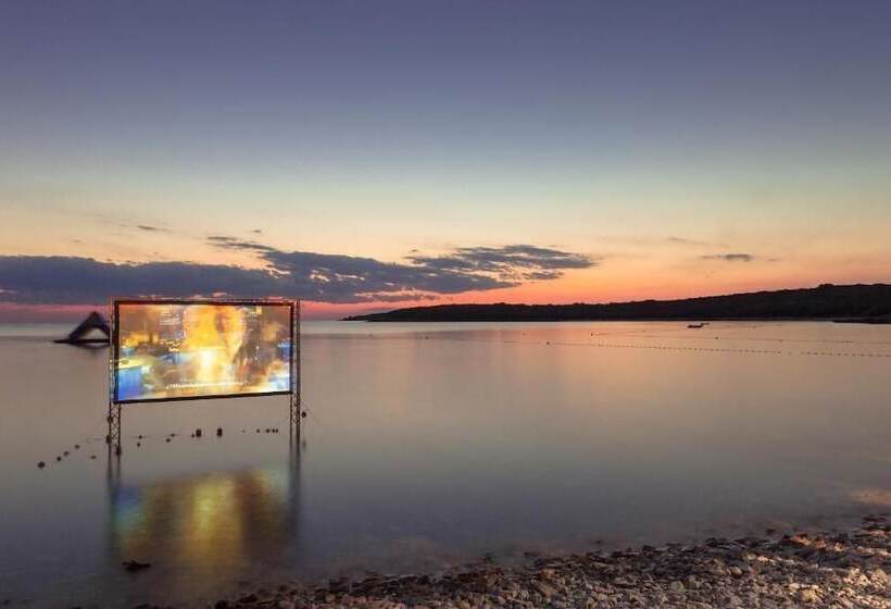 Отель Camping Homes Mon Perin