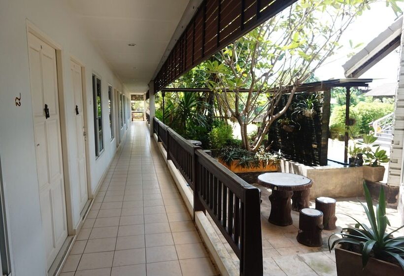 هتل Thatphanom Place