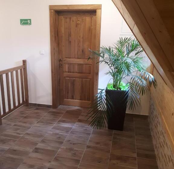 پانسیون House Flora