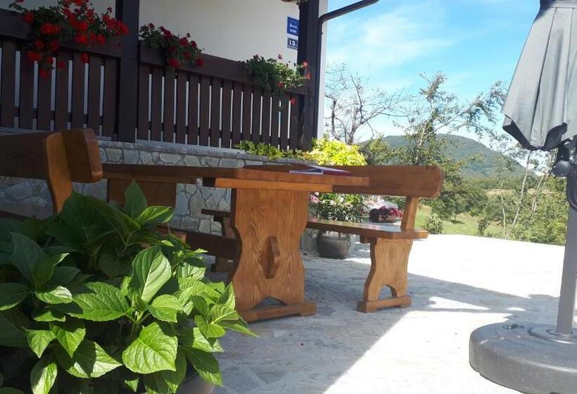 پانسیون House Flora