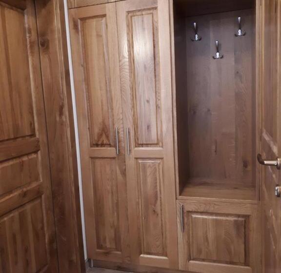 پانسیون House Flora