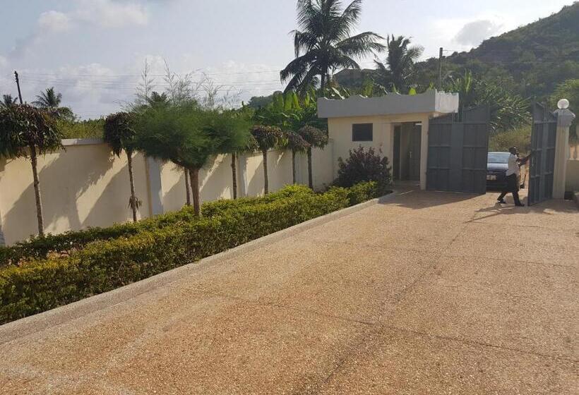 منتجع Jackson Guesthouse Anomabo