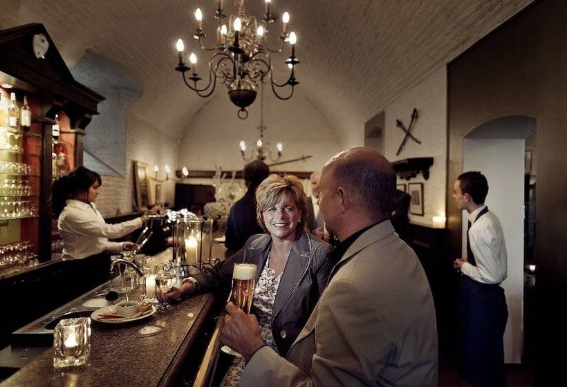 هتل En Restaurant Kasteel Elsloo