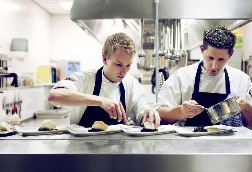 هتل En Restaurant Kasteel Elsloo