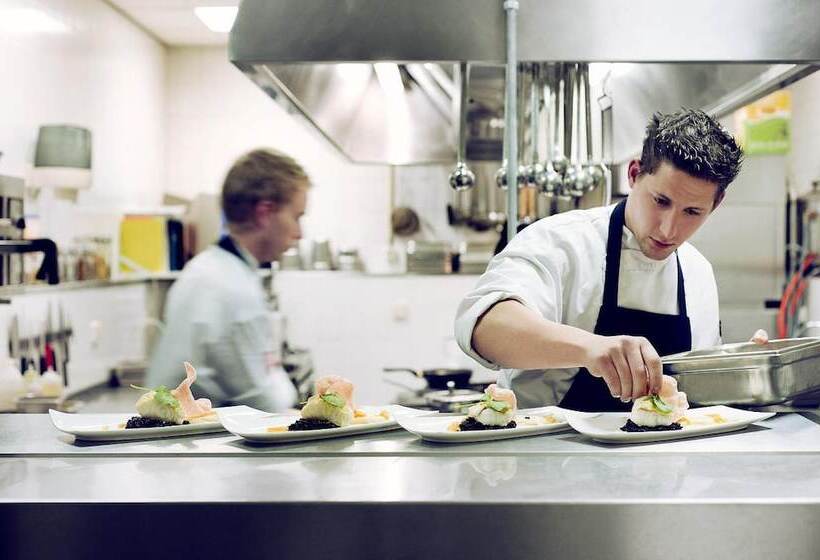 هتل En Restaurant Kasteel Elsloo
