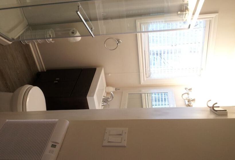 فندق Ogopogo Resort