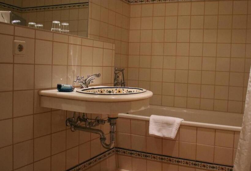 ホテル Schloss & Gut Ulrichshusen