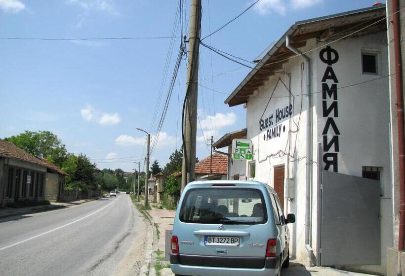 بنسيون Guest House Familia