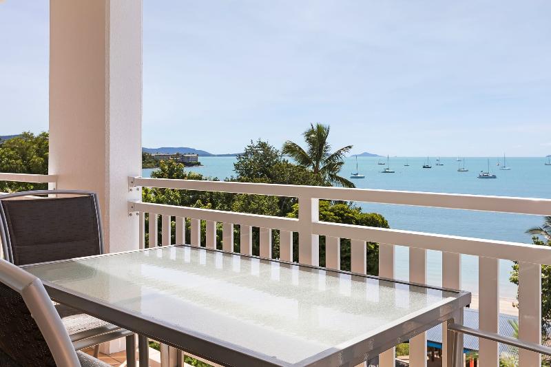 Отель Airlie Beach
