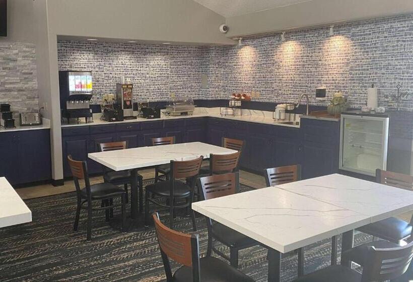 هتل Americinn By Wyndham Peoria