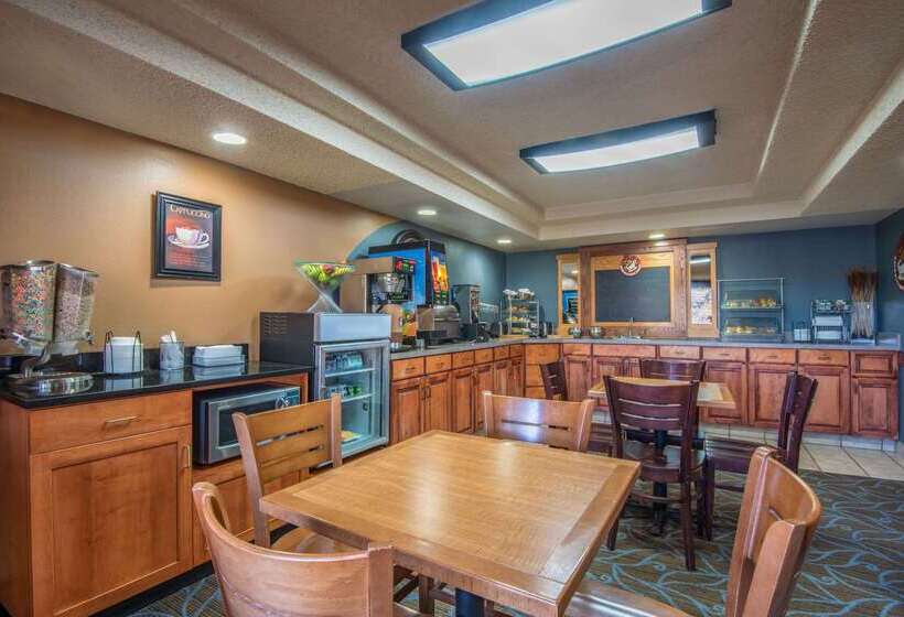 هتل Americinn By Wyndham Windsor Ft. Collins