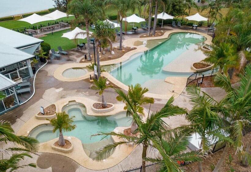 Отель Stay At Raffertys Resort