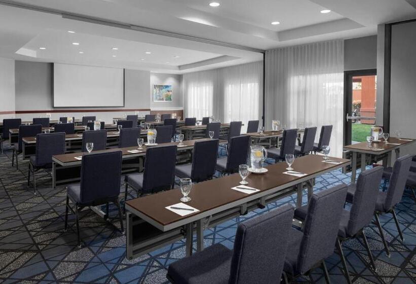 هتل Courtyard Los Angeles Burbank Airport