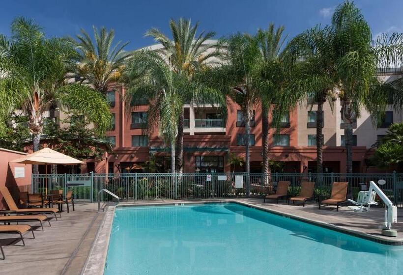 هتل Courtyard Los Angeles Burbank Airport