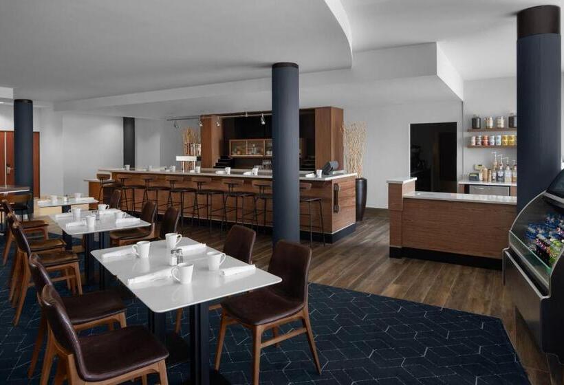 هتل Courtyard Los Angeles Burbank Airport