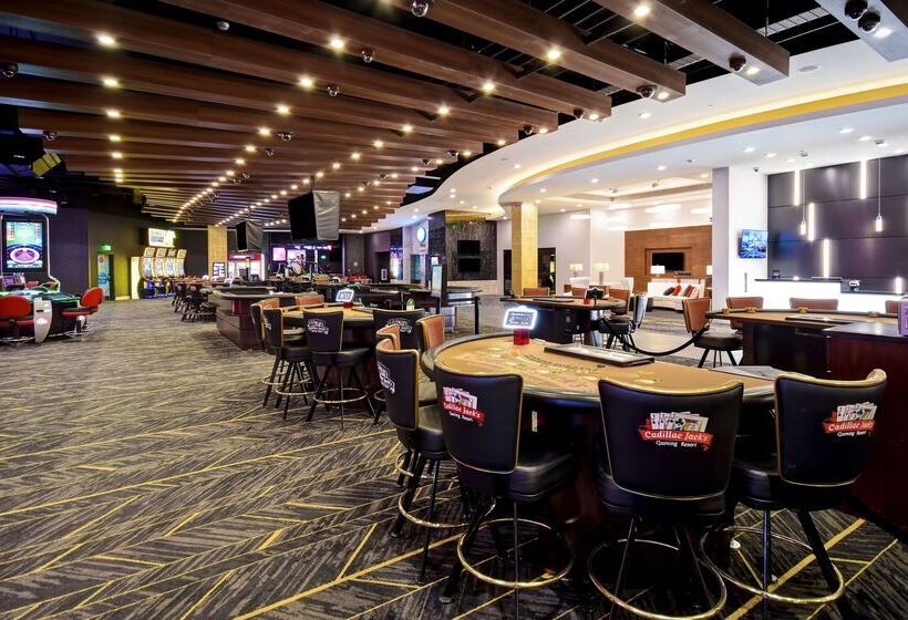 هتل Doubletree By Hilton Deadwood At Cadillac Jack's