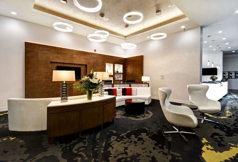 هتل Doubletree By Hilton Deadwood At Cadillac Jack's