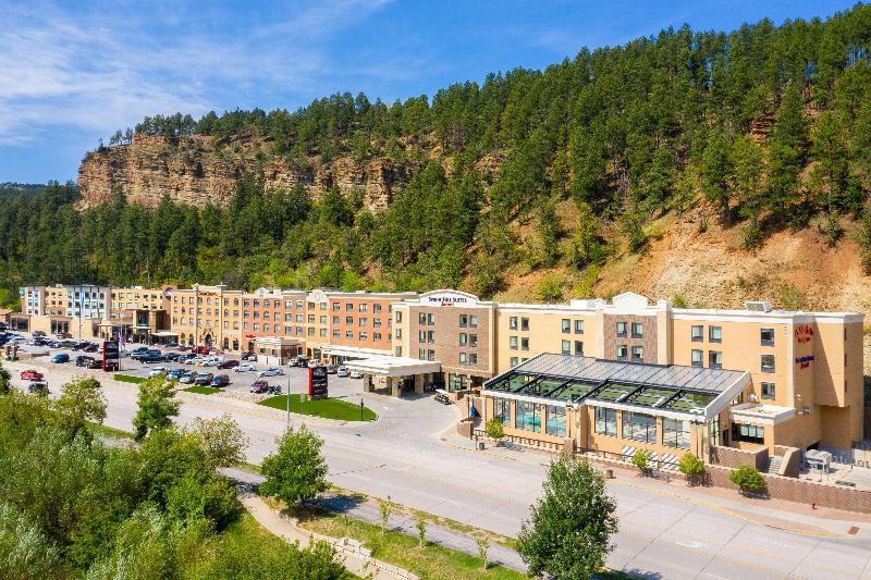 هتل Doubletree By Hilton Deadwood At Cadillac Jack's