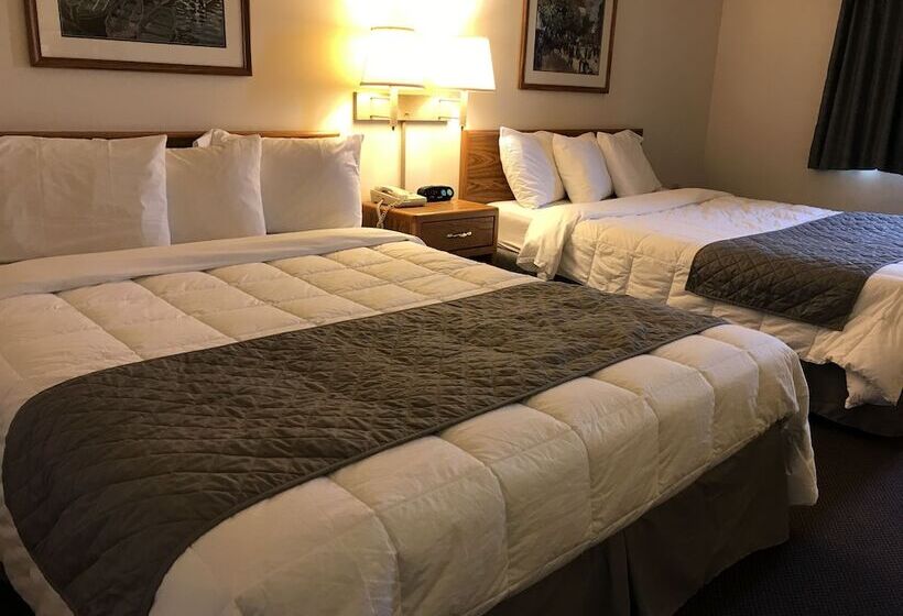 בית מלון כפרי Fairbridge Inn & Suites