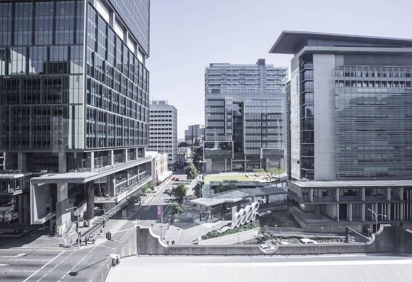 هتل George Williams