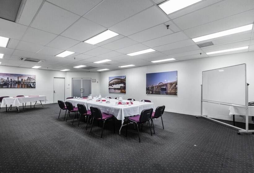 هتل George Williams