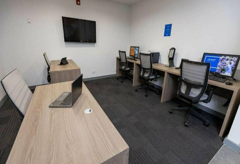 هتل Hampton By Hilton San Jose Airport