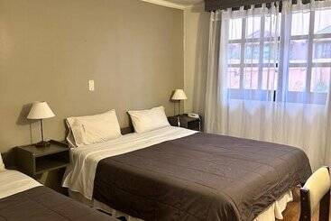هتل Hostal Malvinas