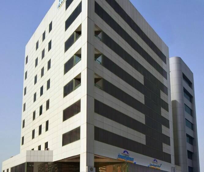 هتل Howard Johnson By Wyndham Bur Dubai