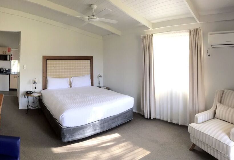 هتل Hunter Valley Resort, Hunter Farm Adventure Centre & 4 Pines At The Farm