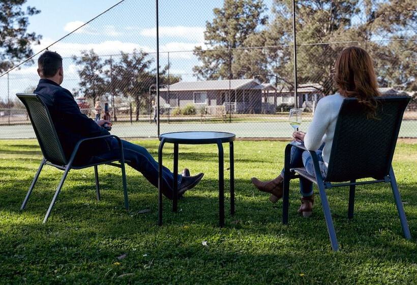 هتل Hunter Valley Resort, Hunter Farm Adventure Centre & 4 Pines At The Farm