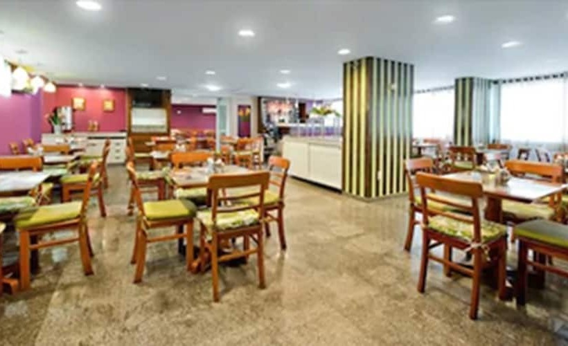 هتل Iracema Travel